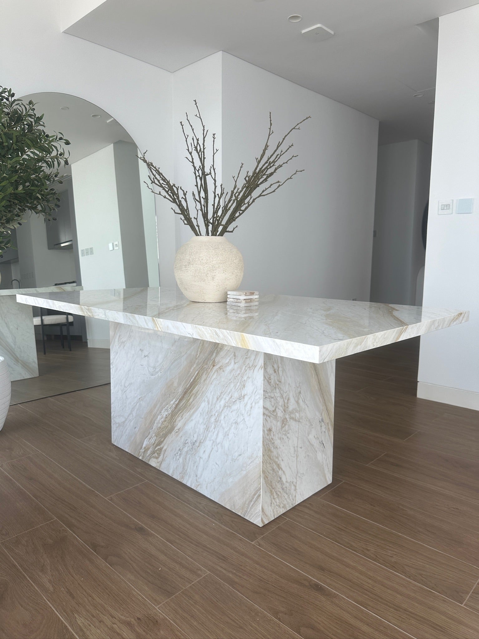 Namy Calacatta Greek Marble Dining Table