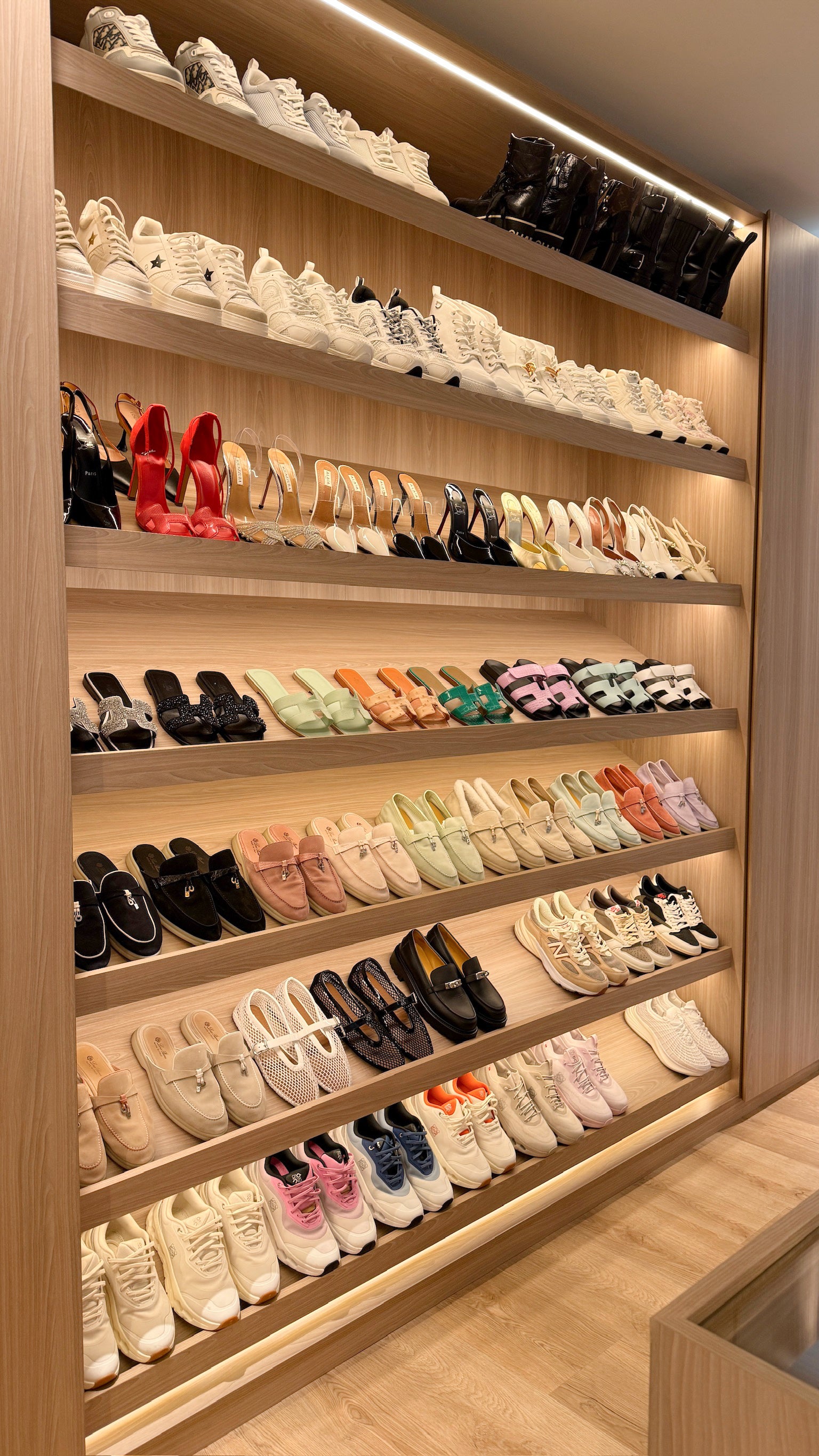 Ivory Walk In Wardrobe