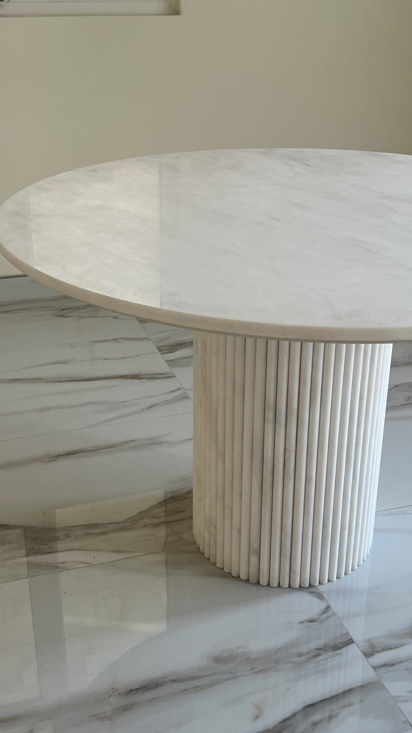 Mia Round Royal Jade Marble Table