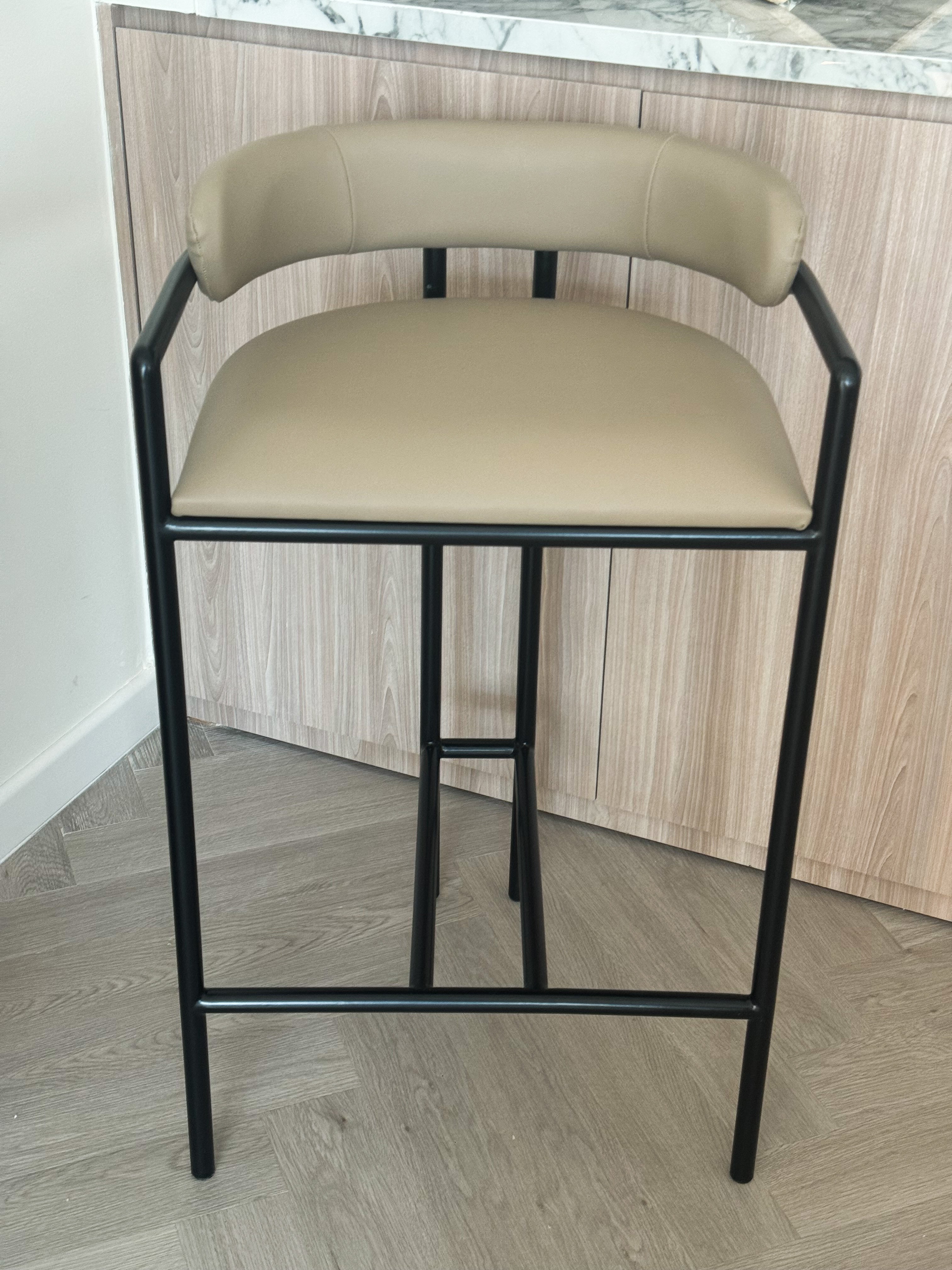 Walter Bar Stool